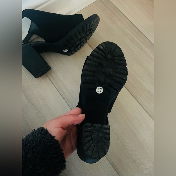 Womens boot - Picture 3 of 4